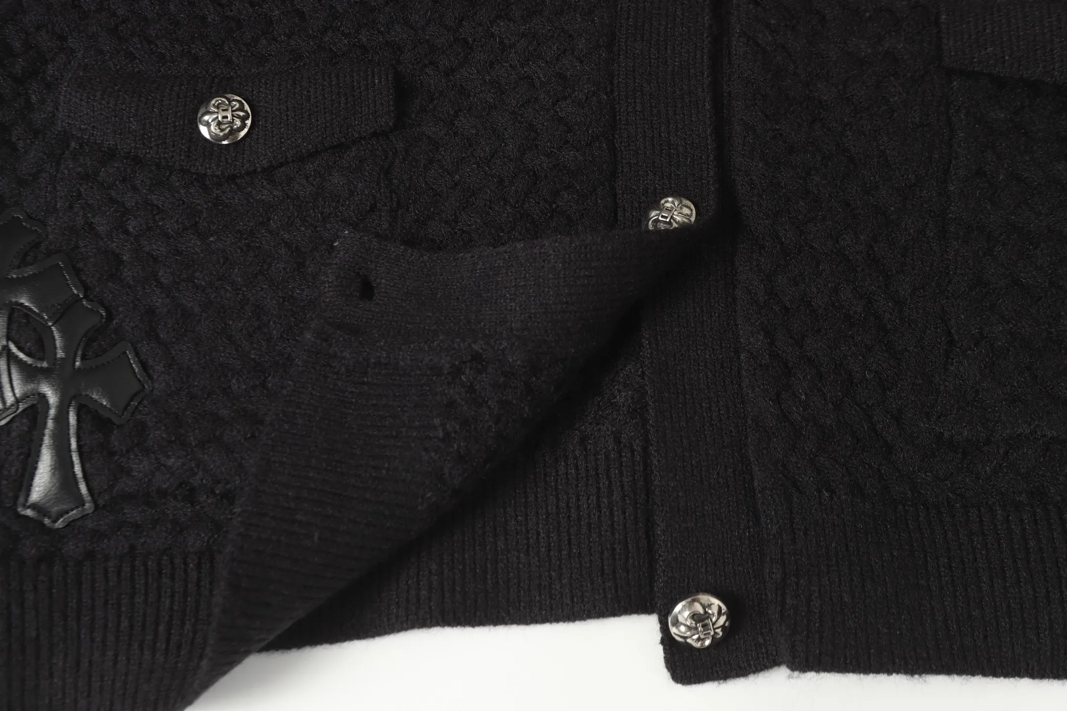 P300 #M904 - Chrome Hearts/Chrome Hearts Heavy Industry Sanskrit appliquéd embroidered cardigan knitted sweater - High weight, high density and high quality. The wool is soft, delicate and skin-friendly. It feels soft and silky. It has excellent warmth and skin-friendly properties. - Customized weaving and dyeing, no color difference. No matter the fabric or workmanship details, it is the ordinary version on the market. - Hardware zipper accessories are all customized, full of details -Colour: light gray black -Size: S M L XL